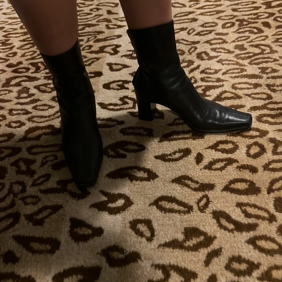 Sergio Rossi Vintage Square Toe Leather Ankle Boots - Picture 9 of 9